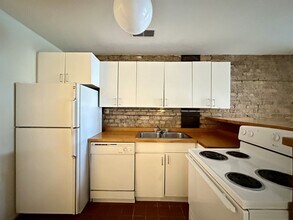 614 W Surf St, Unit K09J in Chicago, IL - Foto de edificio - Building Photo