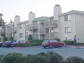 AMBER GLEN APARTMENTS in Everett, WA - Building Photo - Building Photo