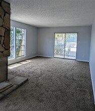 8560 Park Ln in Dallas, TX - Foto de edificio - Building Photo