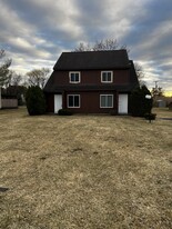56 Suncrest Dr, Unit B in Waterford, NY - Building Photo