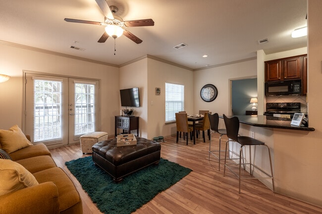 Lookout Hollow in Selma, TX - Building Photo - Interior Photo