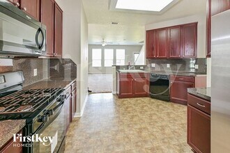 9615 Barr Spring Dr in Humble, TX - Foto de edificio - Building Photo