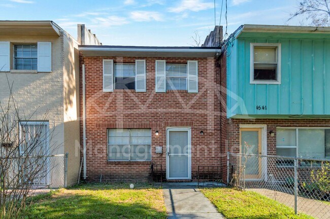 property at 4543 Moncrief Rd W