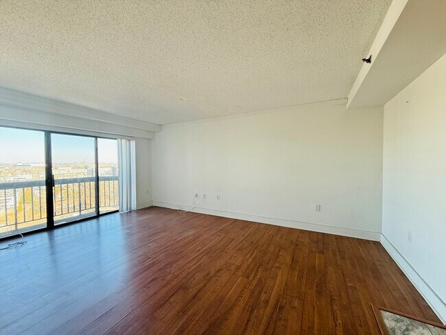 15 N Beacon St in Boston, MA - Building Photo - Building Photo