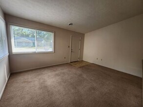6548 Allendale Blvd in Terre Haute, IN - Building Photo - Building Photo