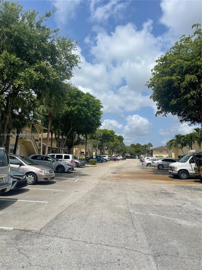 15699 SW 73rd Cir Terrace in Miami, FL - Building Photo - Building Photo