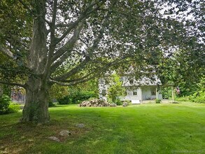 33 Wildwood Ave in Madison, CT - Building Photo - Building Photo