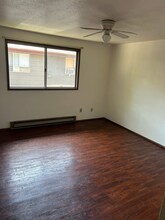 953 23rd Ave, Unit 3 in Sweet Home, OR - Foto de edificio - Building Photo