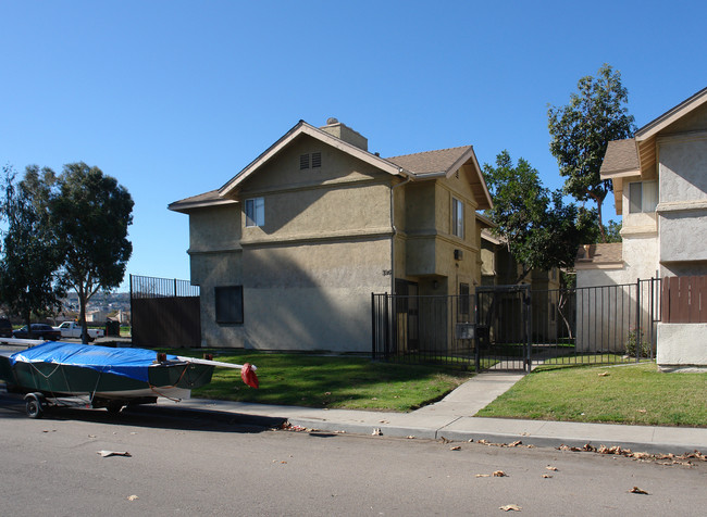 391-419 Sycamore Rd in San Ysidro, CA - Building Photo - Building Photo