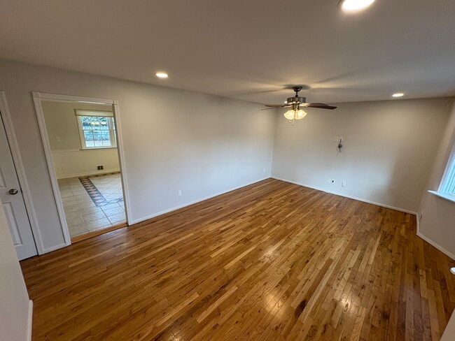 169 S Plaisted Ave in Hauppauge, NY - Foto de edificio - Building Photo