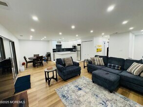 274 Gloucester Ct in Matawan, NJ - Building Photo - Building Photo
