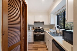 609 Hillsborough St, Unit 7 in Chapel Hill, NC - Building Photo - Building Photo