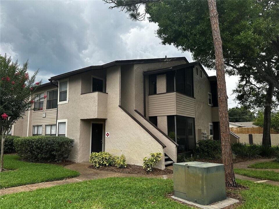 2942 Antique Oaks Cir in Winter Park, FL - Building Photo