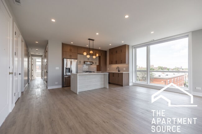 701 S Western Ave, Unit 201 in Chicago, IL - Building Photo - Building Photo