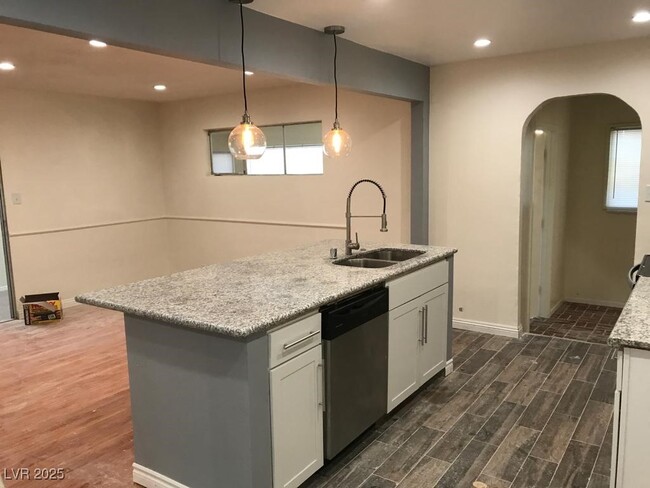 property at 5724 Idle Ave