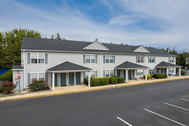 East Atlantic Apartments in Rehoboth Beach, DE - Foto de edificio - Building Photo