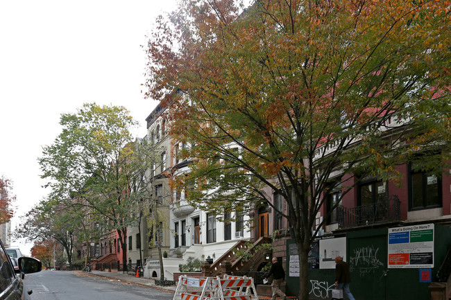 128 W 81st St in New York, NY - Building Photo - Building Photo