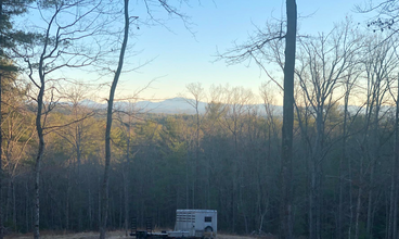 156 Walnut Heights Ln in Hendersonville, NC - Foto de edificio - Building Photo