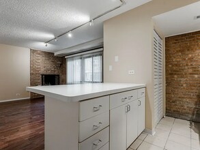 713 W Diversey Pkwy, Unit #7 in Chicago, IL - Foto de edificio - Building Photo