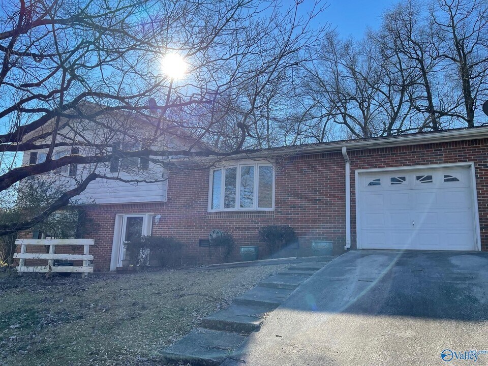 2803 Brett Rd NW in Huntsville, AL - Building Photo