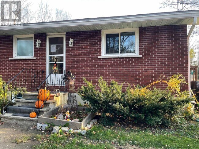 4918 Leitrim Rd in Ottawa, ON - Building Photo - Building Photo