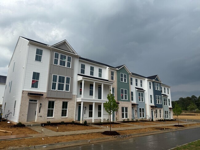 15336 Oasis Sun Aly in Midlothian, VA - Building Photo - Building Photo