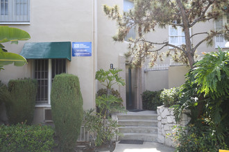 140 S Elm Dr in Beverly Hills, CA - Building Photo - Building Photo