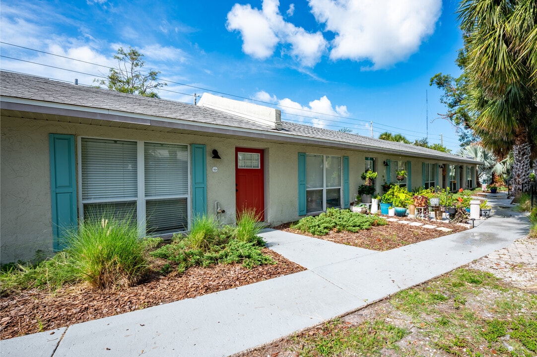 Casa Corsicana in Seminole, FL - Foto de edificio