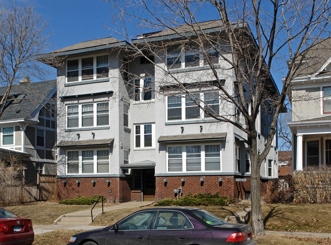 1049 Goodrich Ave in St. Paul, MN - Building Photo - Building Photo