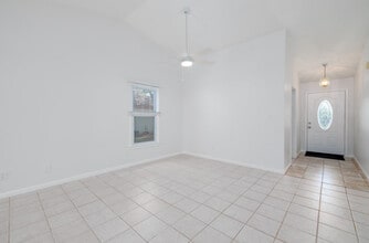 1705 Maryus Ct in Virginia Beach, VA - Foto de edificio - Building Photo