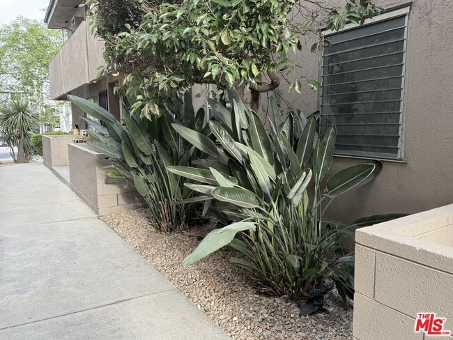 1475 S Wooster St in Los Angeles, CA - Building Photo - Building Photo