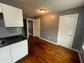 1643 1st St in Rensselaer, NY - Building Photo - Building Photo