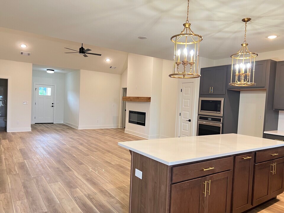 381 S Benchmark Ln in Fayetteville, AR - Building Photo