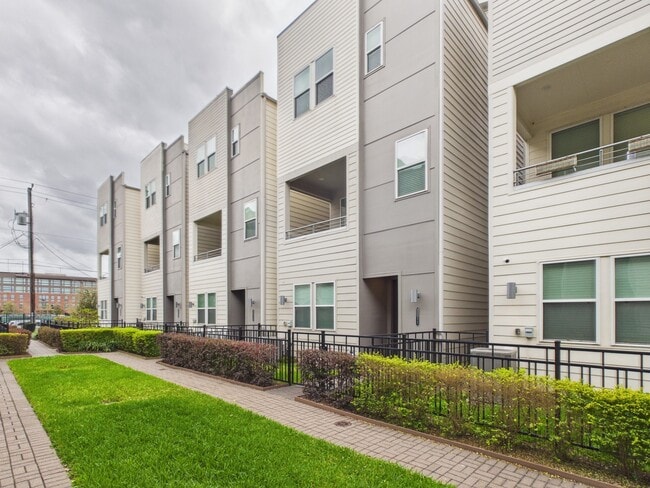 property at 2711 Clinton Dr