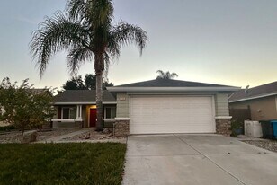 2360 Valley View Rd in Hollister, CA - Building Photo