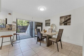 6502 Kendale Lakes Dr in Miami, FL - Building Photo - Building Photo