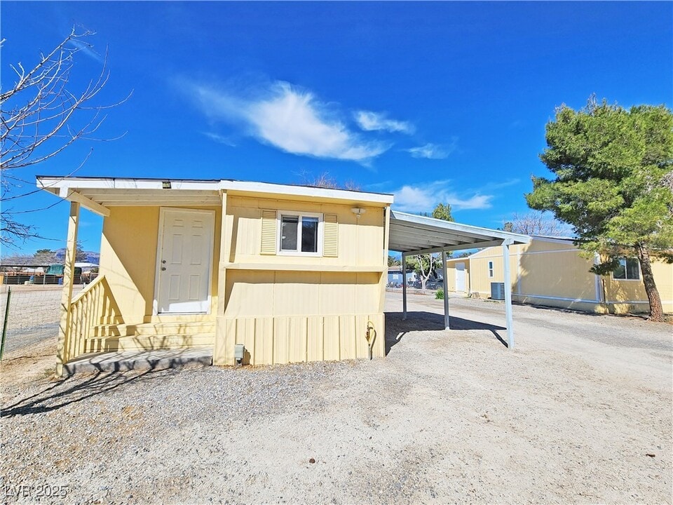 1080 W Windsong Ln in Pahrump, NV - Building Photo