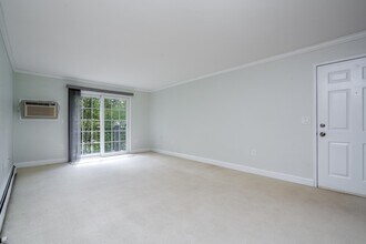 11 Northbrook Dr in Manchester, NH - Building Photo - Building Photo
