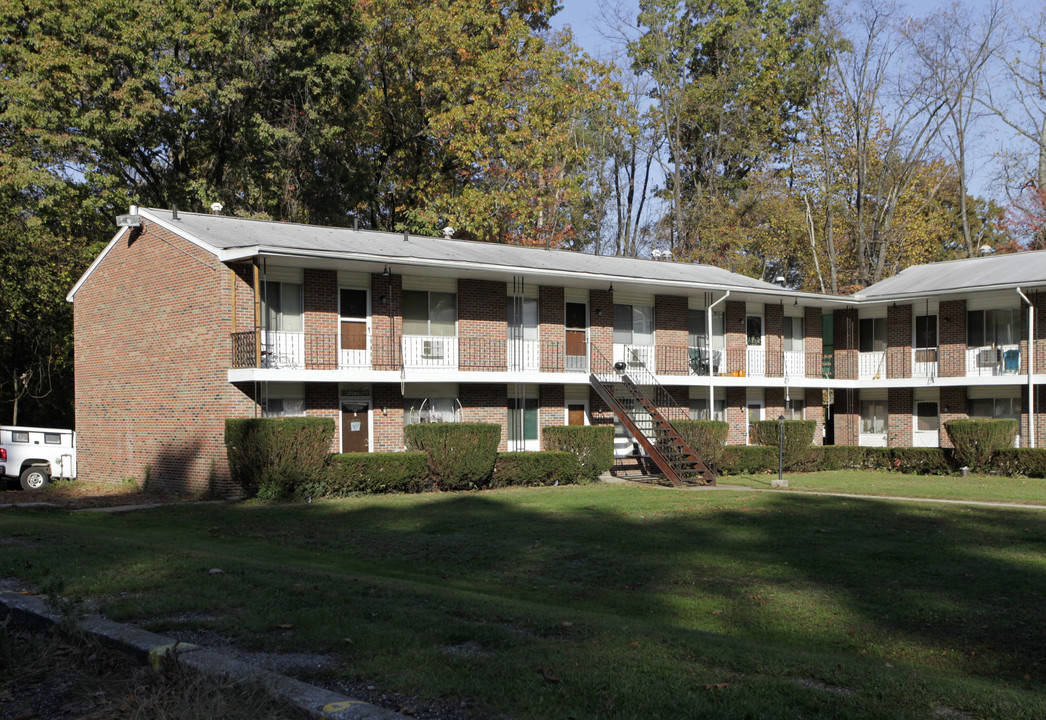 Lakeside Apartments in Akron, OH - Building Photo