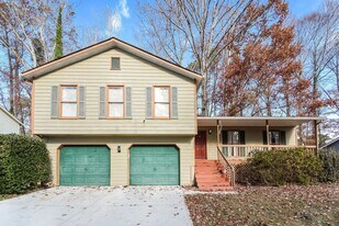 1312 Brandl Dr SW in Marietta, GA - Building Photo