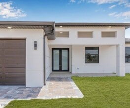 1105 Jaguar Blvd in Lehigh Acres, FL - Building Photo - Building Photo