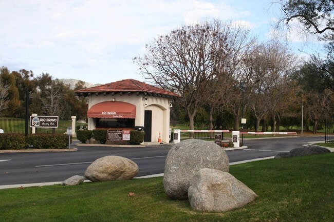 14910 Via Messina Dr in Bakersfield, CA - Building Photo - Building Photo