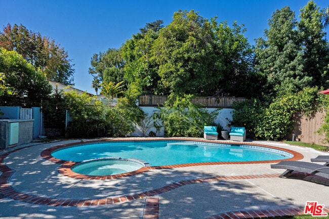 4909 Van Noord Ave in Los Angeles, CA - Building Photo - Building Photo