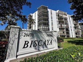 20400 W Country Club Dr in Aventura, FL - Building Photo