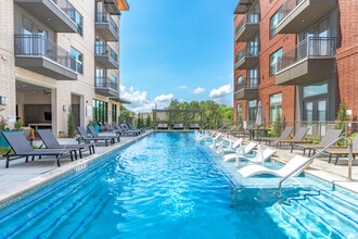 The International at Valley Ranch in Irving, TX - Foto de edificio - Building Photo