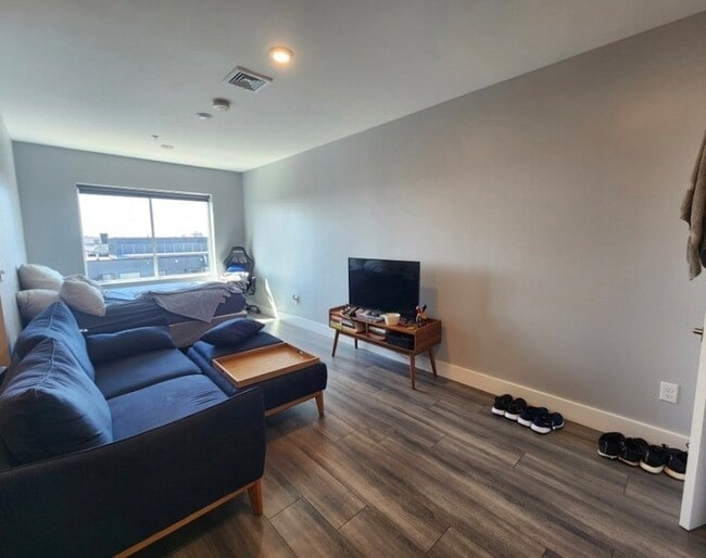 55 W Fifth St, Unit 503 in Boston, MA - Foto de edificio - Building Photo