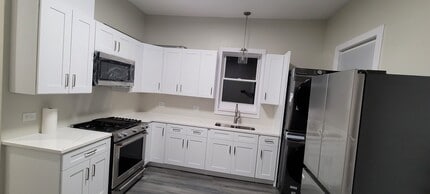 2306 S Oakley Ave, Unit 2 in Chicago, IL - Foto de edificio - Building Photo