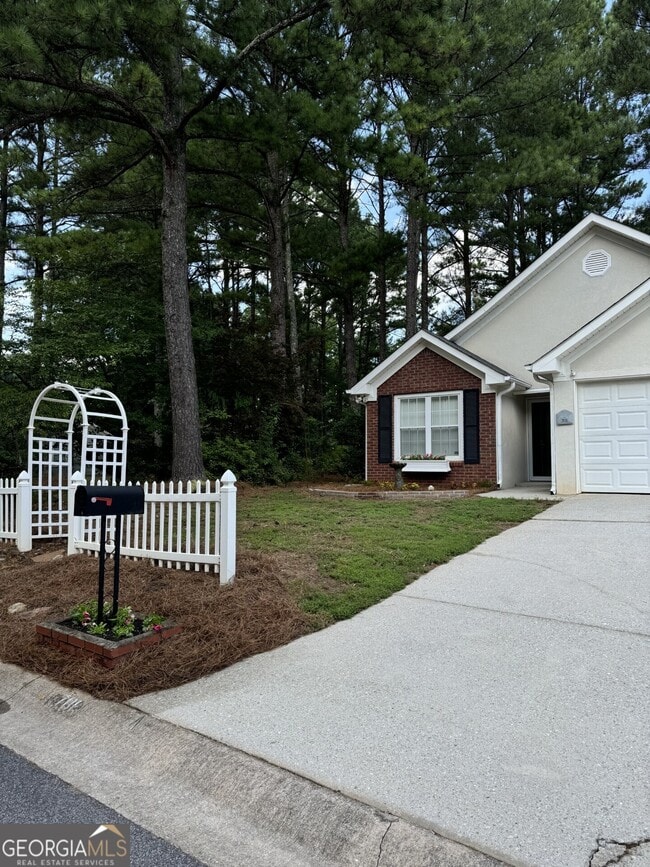 701 S Fairfield Dr in Peachtree City, GA - Building Photo - Building Photo