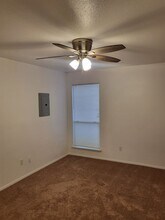 221 Kerby St in Arlington, TX - Building Photo - Building Photo