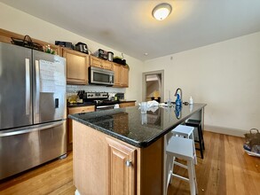 66 Englewood Ave, Unit Second Floor in Boston, MA - Building Photo - Building Photo